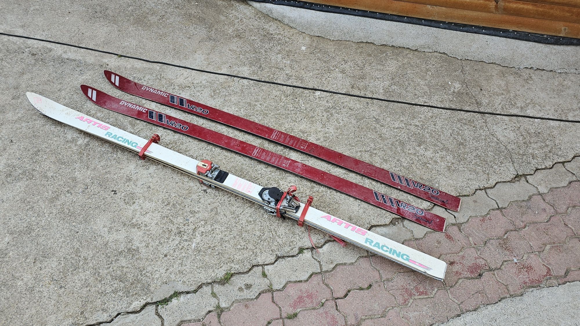 Продавам два комплекта Vintage ски