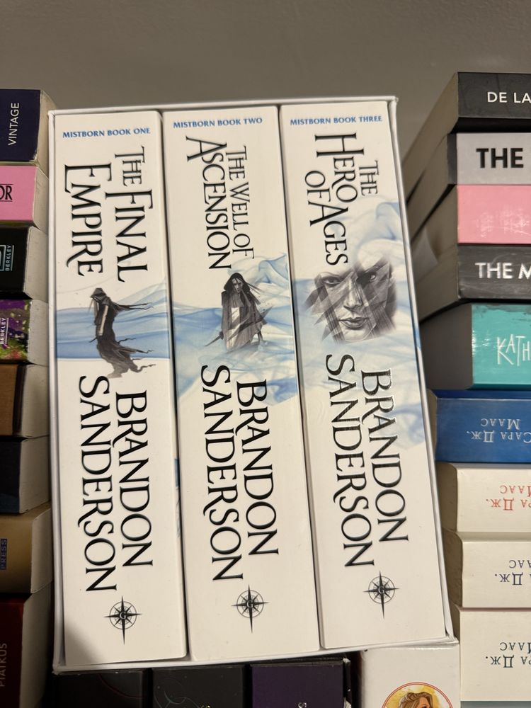Throne of glass и Mistborn книги