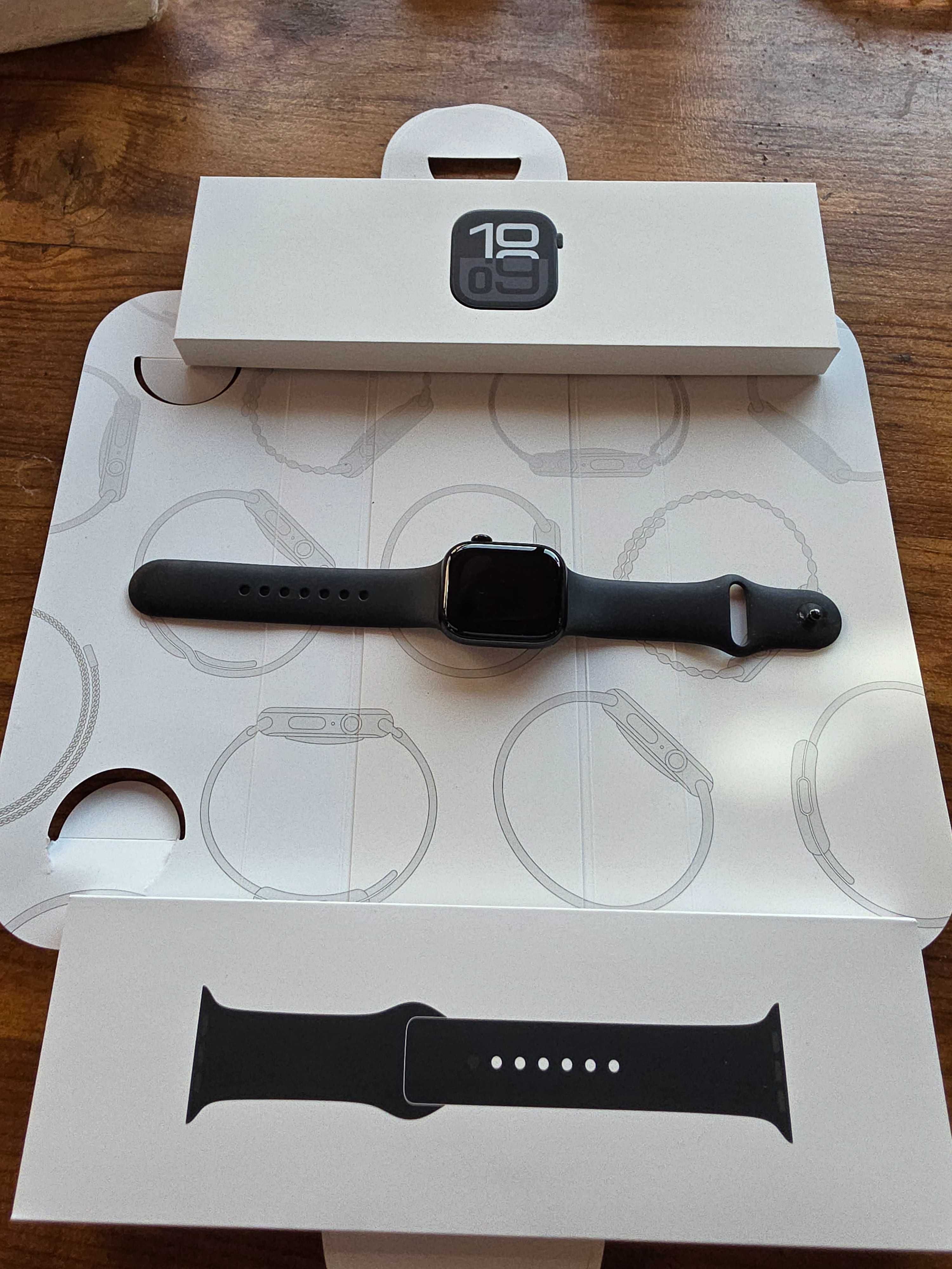 Продавам: Apple Watch Series 10 - Черен (GPS + Cellular) 42mm