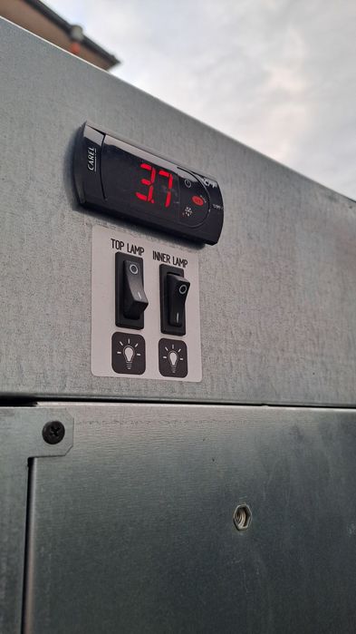 Хладилна витрина