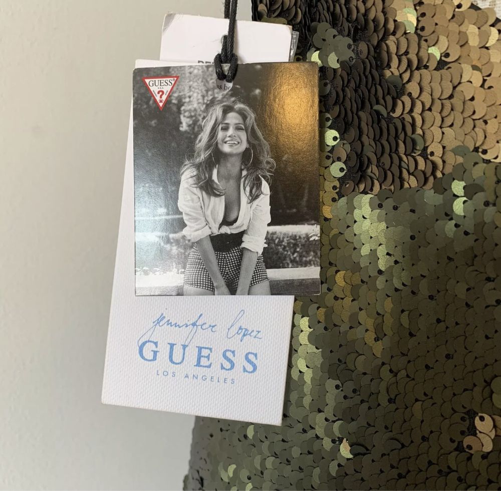 Уникална рокля Guess с пайети