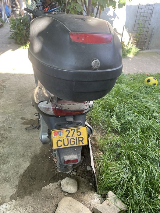 Scuter 49 cm cu carena lunga