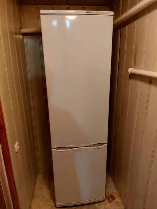 Продаю холодильник Атлант.