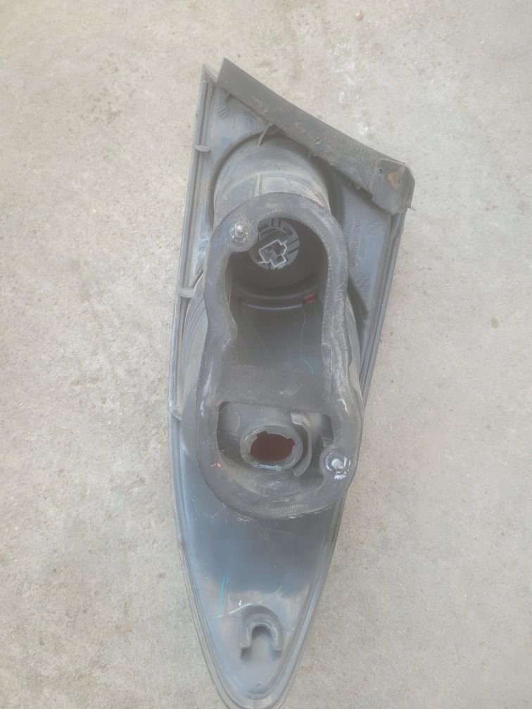 Stop stanga pe aripa Mazda 6 an 2002-2008