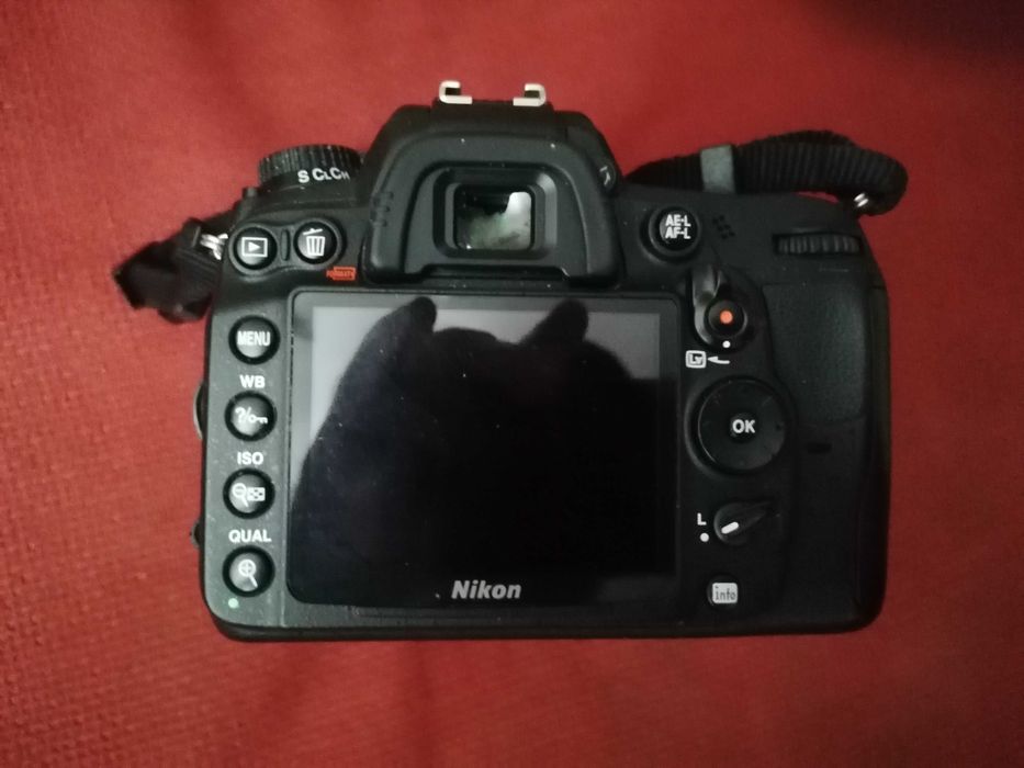 Nikon D7000 + obiectiv 18-105-Filmare FULL HD -Stare foarte buna+blitz