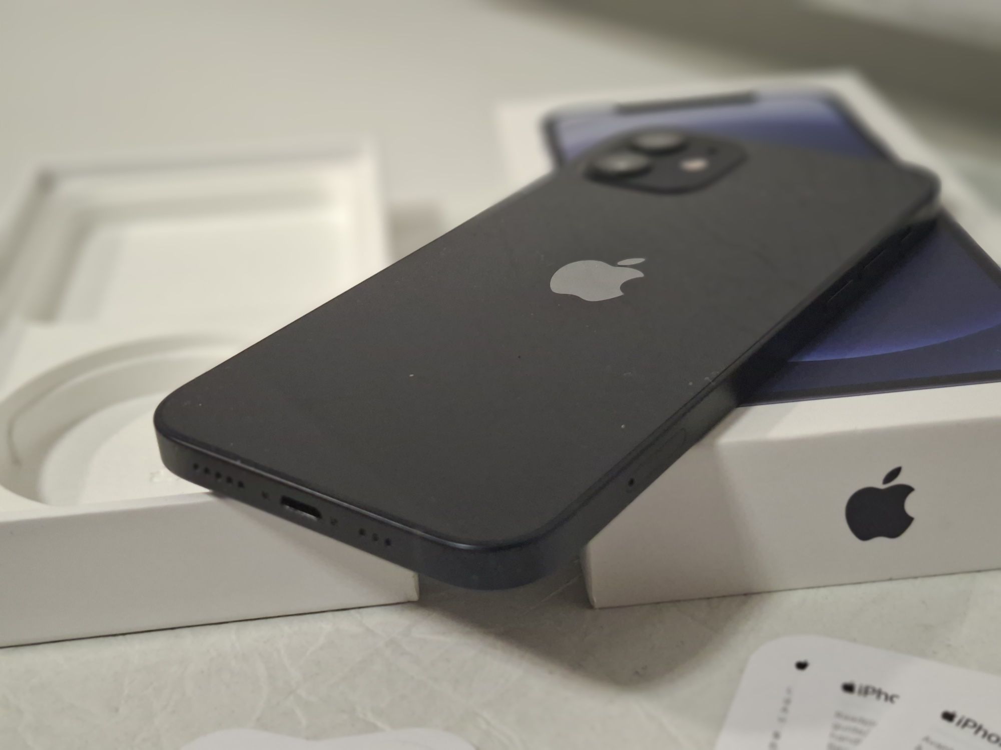 IPhone 12 64 gb. !