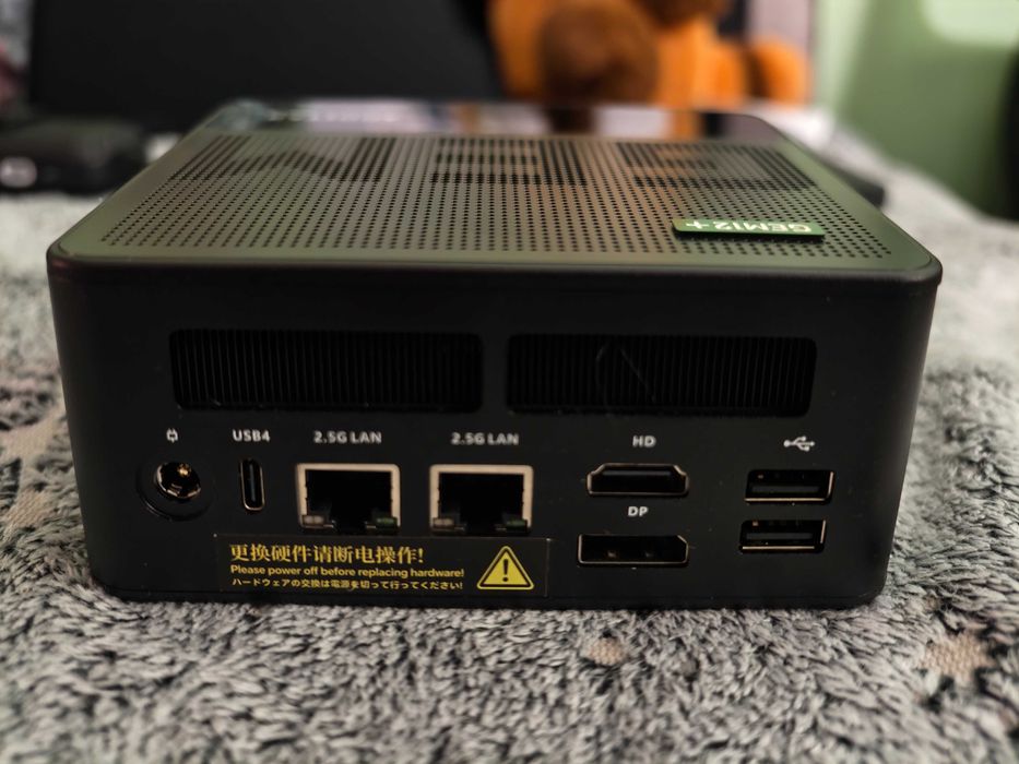 Mini PC Aoostar GEM12+ 8845HS Pro, 32GB DDR5, Oculink