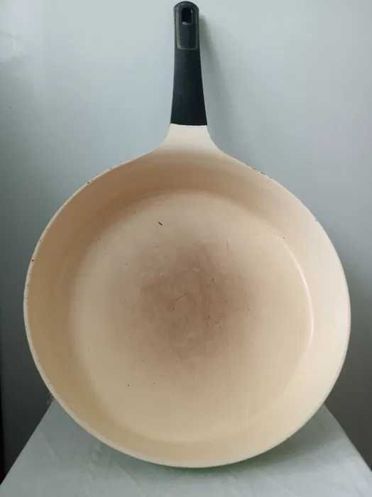 ОТДАМ ДАРОМ сковороду. Широкую 6*28*30см,АНТИПРИГАРНУЮ, Корея, бу