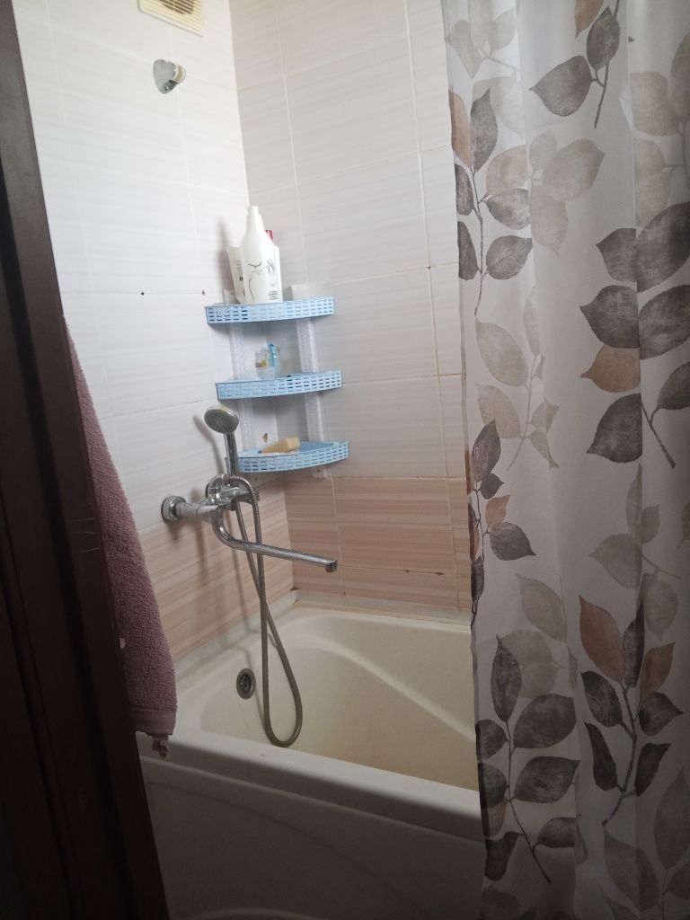 Продается 2-ух, ком. кв в 4 мкр 49 д. г/д 4-этаж.