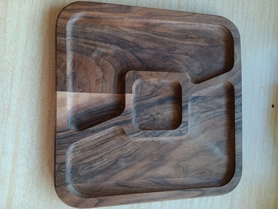Дъска от орех с разделения + БОНУС ШПАТУЛКА
