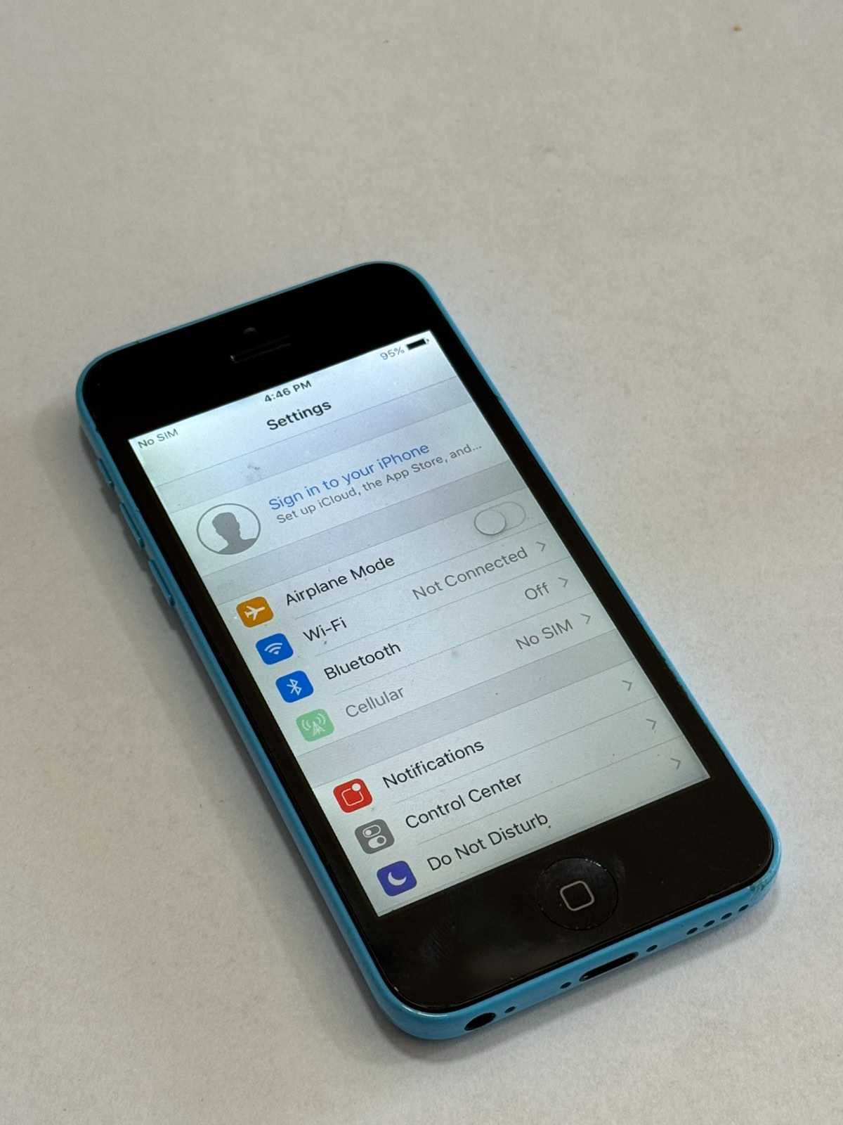Мобилен телефон iPhone 5C