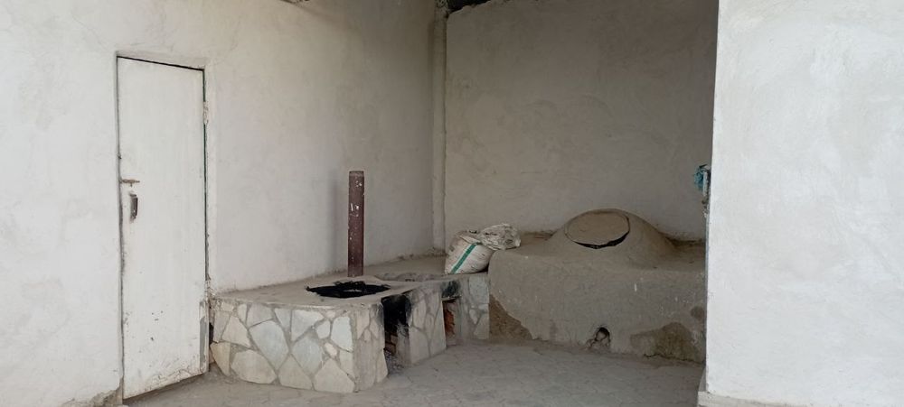 Buxoro viloyati Qorako'l tumani sentrda joylashgan uy sotiladi
