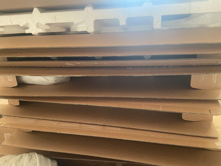 Cutie ambalaj televizor Samsung model CU7100