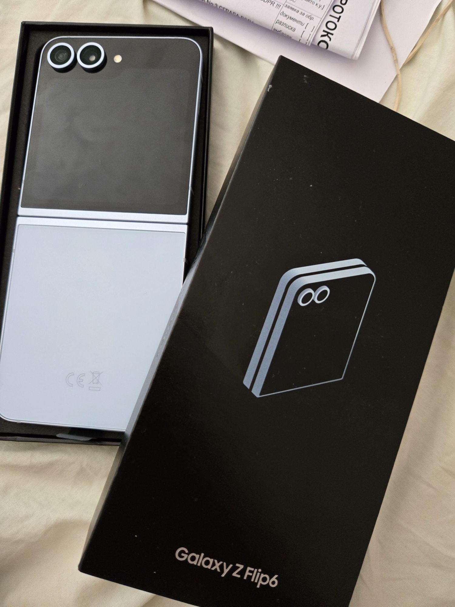 Samsung galaxy Z Flip6 256gb син на цвят