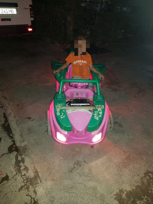 Продам детские Тесла электрокар двухмоторный мягкие резиновы баллон