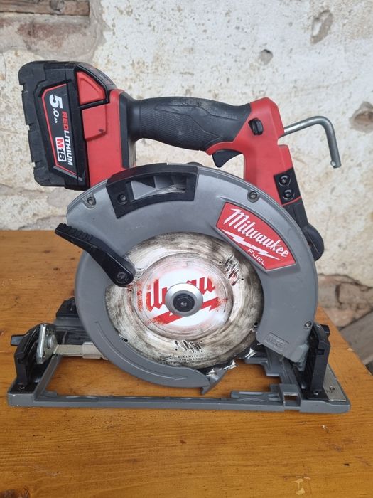 Circular milwaukee fcsg66 cu baterie 5 amperi