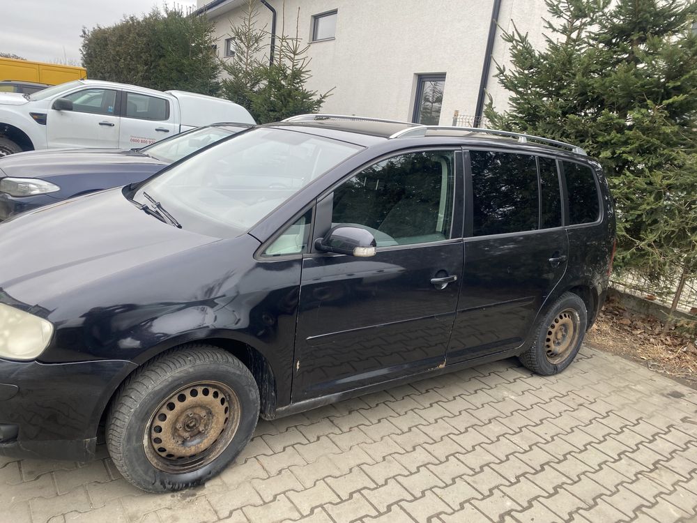 Volkswagen Touran 2004 negru