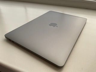 MacBook Pro 13", 2018 в идеальном состоянии