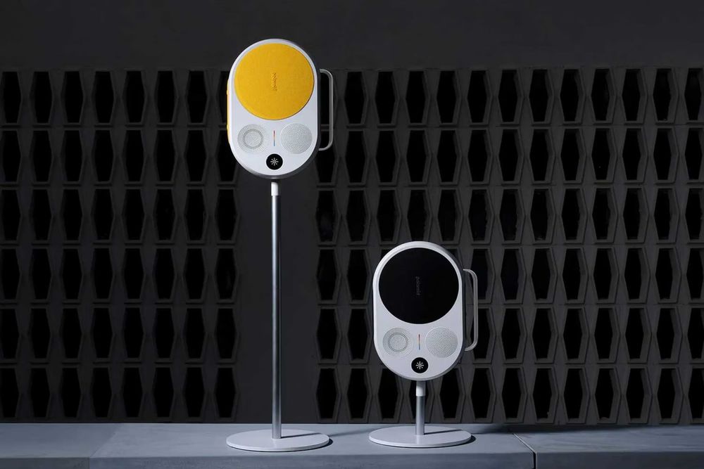 Vand doua boxe Polaroid P4 (Galben) in garantie aproape doi ani.