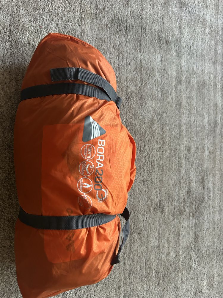 Cort Vango Bora 200, 2 kg, ca nou.