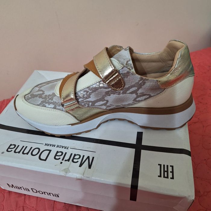 Женские кроссовки. 39 размер .Не подошел размер