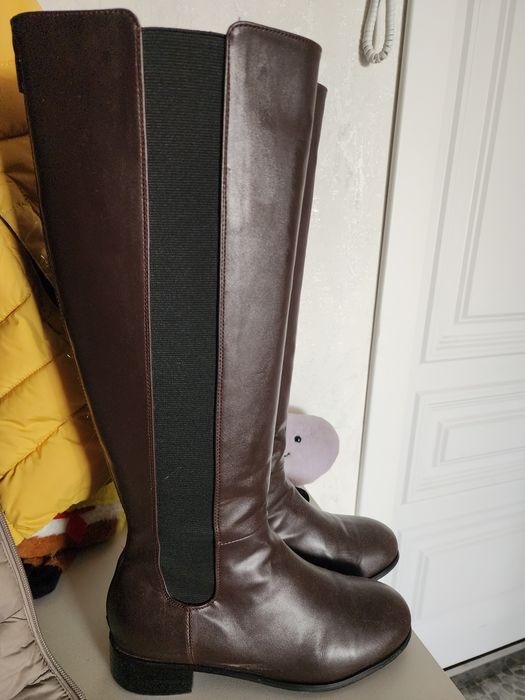 Сапоги женские кожанные новые на УЗКУЮ ногу