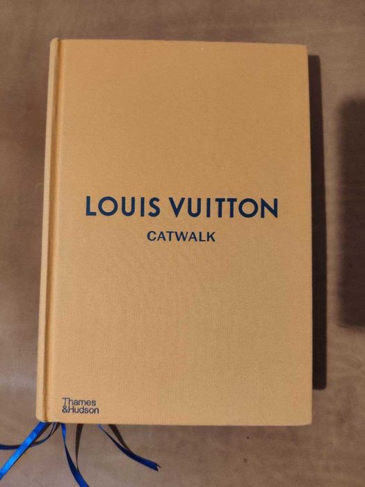 Cărți Louis Vuitton - City Bags: A Natural History + Catwalk
