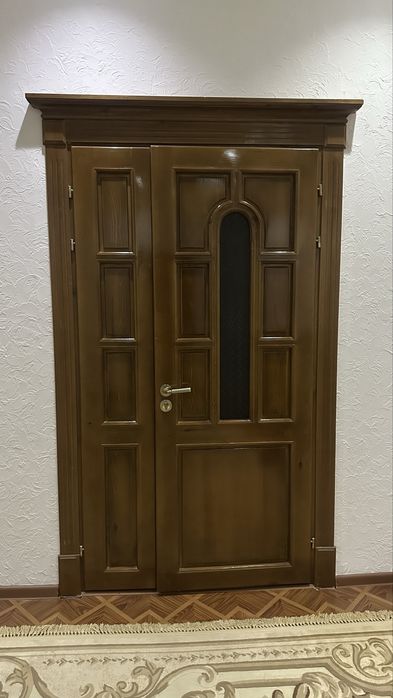 Двери из массива дерева сосны