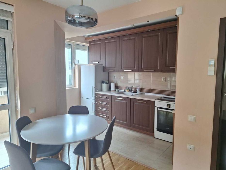 Дава се под наем Двустаен апартамент в Пловдив, Изгрев - 66 кв.м за 450 € - Снимка #1