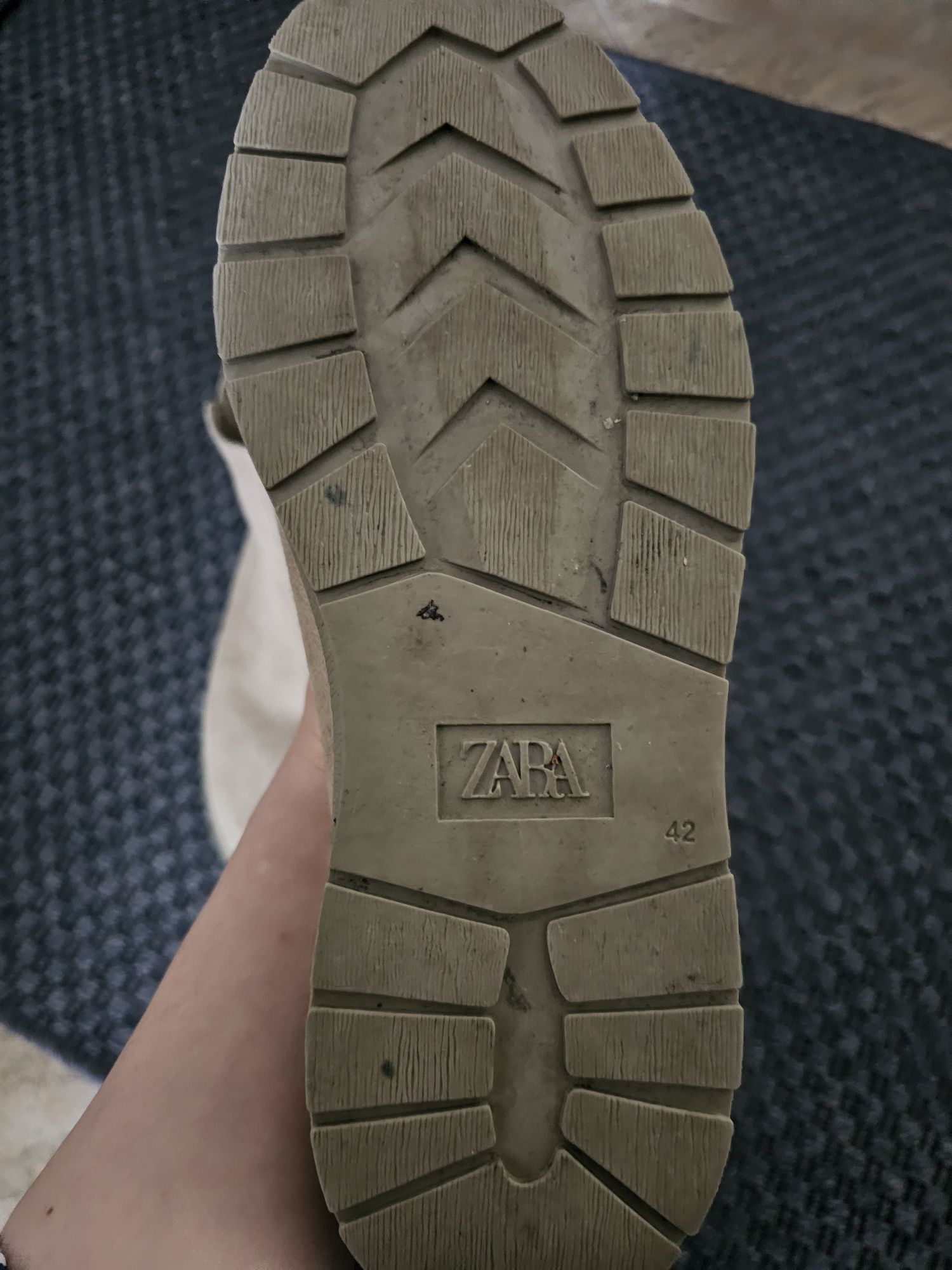 Pantofi /ghete bărbați Zara
 primavara/toamna
Marime 42
In stare foart