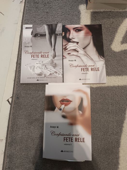 Vând 3 volume din seria Confesiunile unei fete rele de Anays M