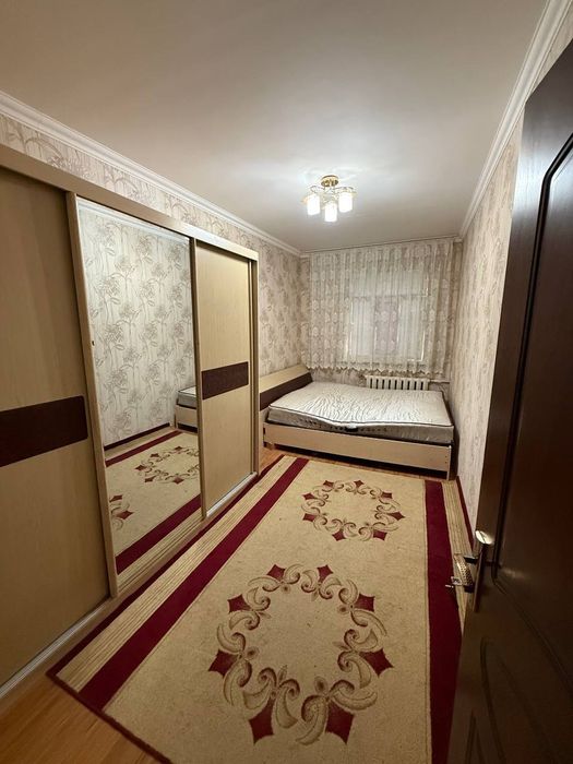 Сдаю в аренда квартира чилзр 8квартал  3комнат 4этаж панель