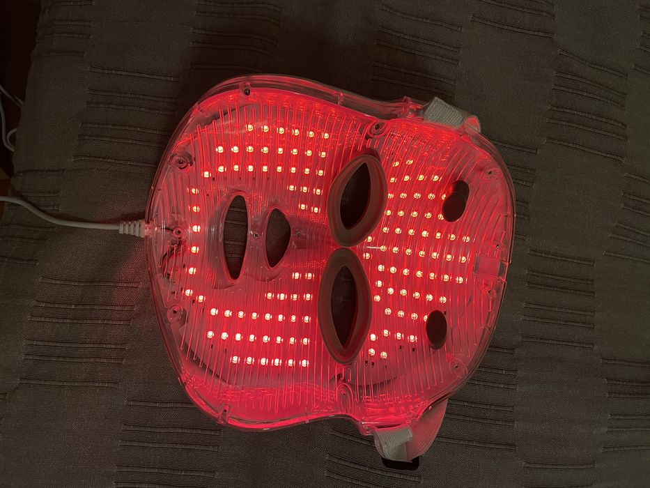LED маска за терапия на лице