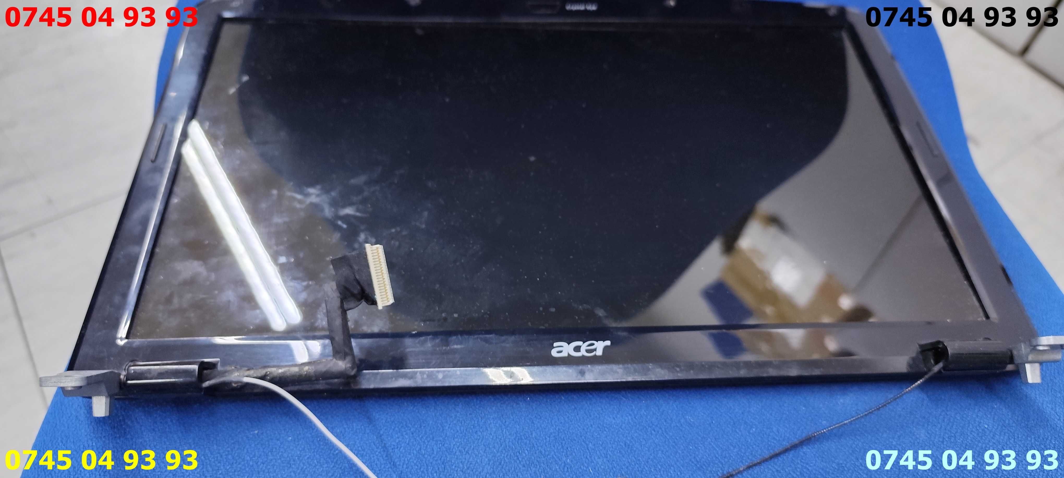 display laptop ACER nu stiu ce model nu stiu satarea lui