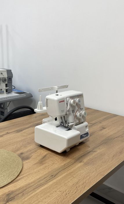 Швейная машина Оверлок (Аверлок) Janome MyLock 205D белый