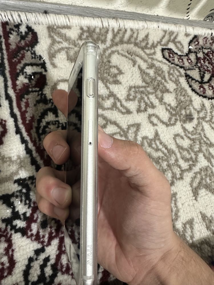 Iphone 8+  64 GB 77 yomkost