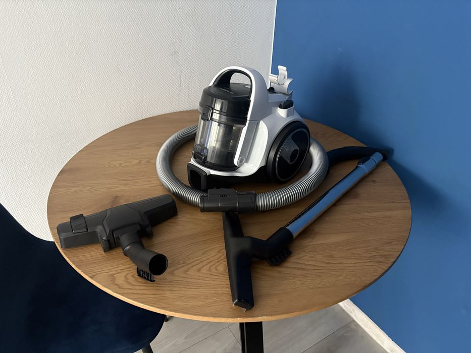 Aspirator cu fir Bosch/ Seria 2