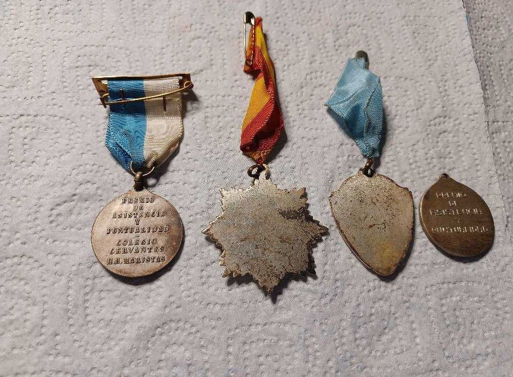 Lot vintage de 4 medalii