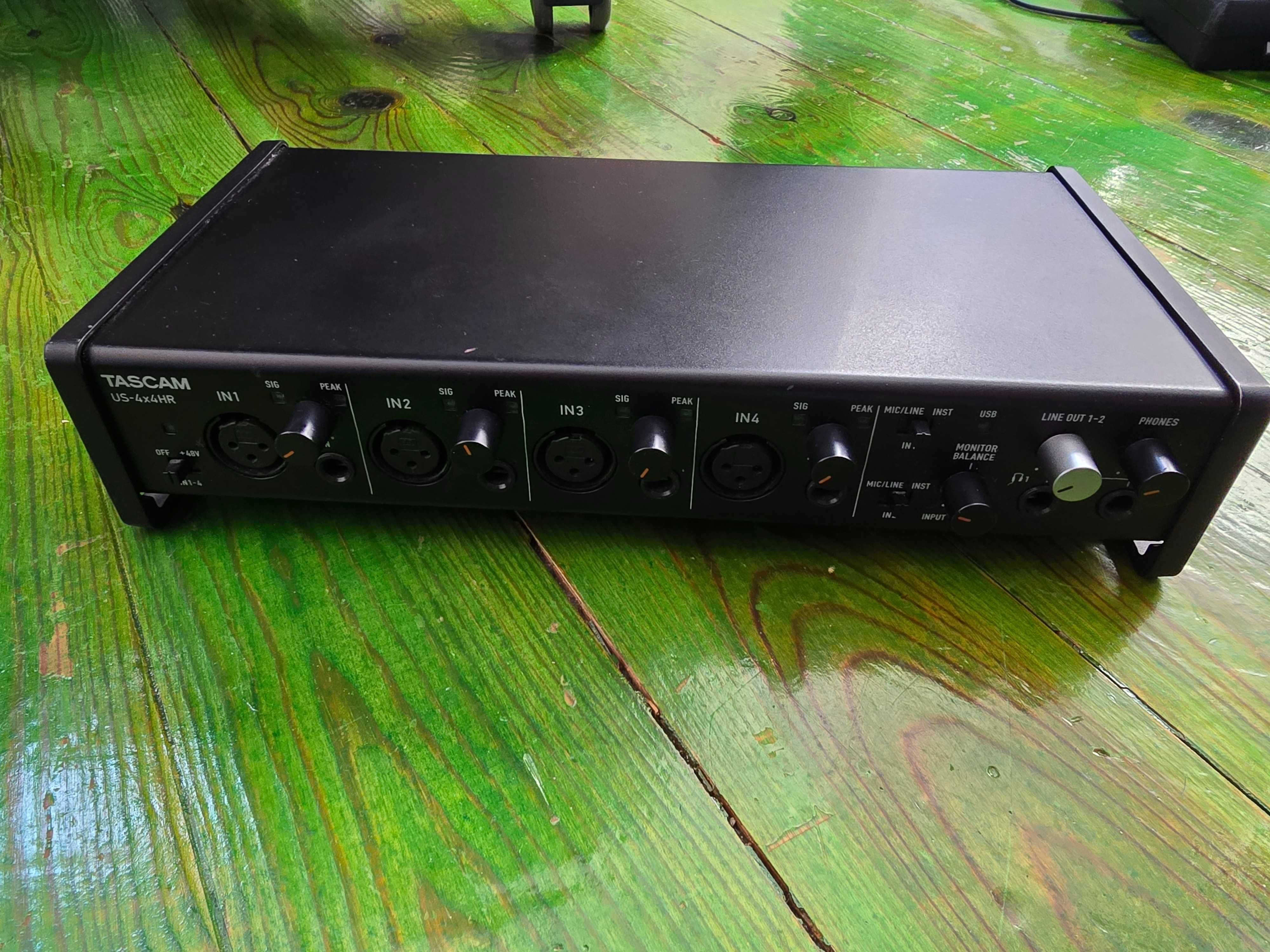 Tascam US-4x4HR USB аудио интерфейс