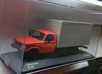 Macheta Chevrolet D-40 Truck 1993 Camion - WhiteBOX 1/43 noua