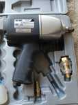Pistol pneumatic M452