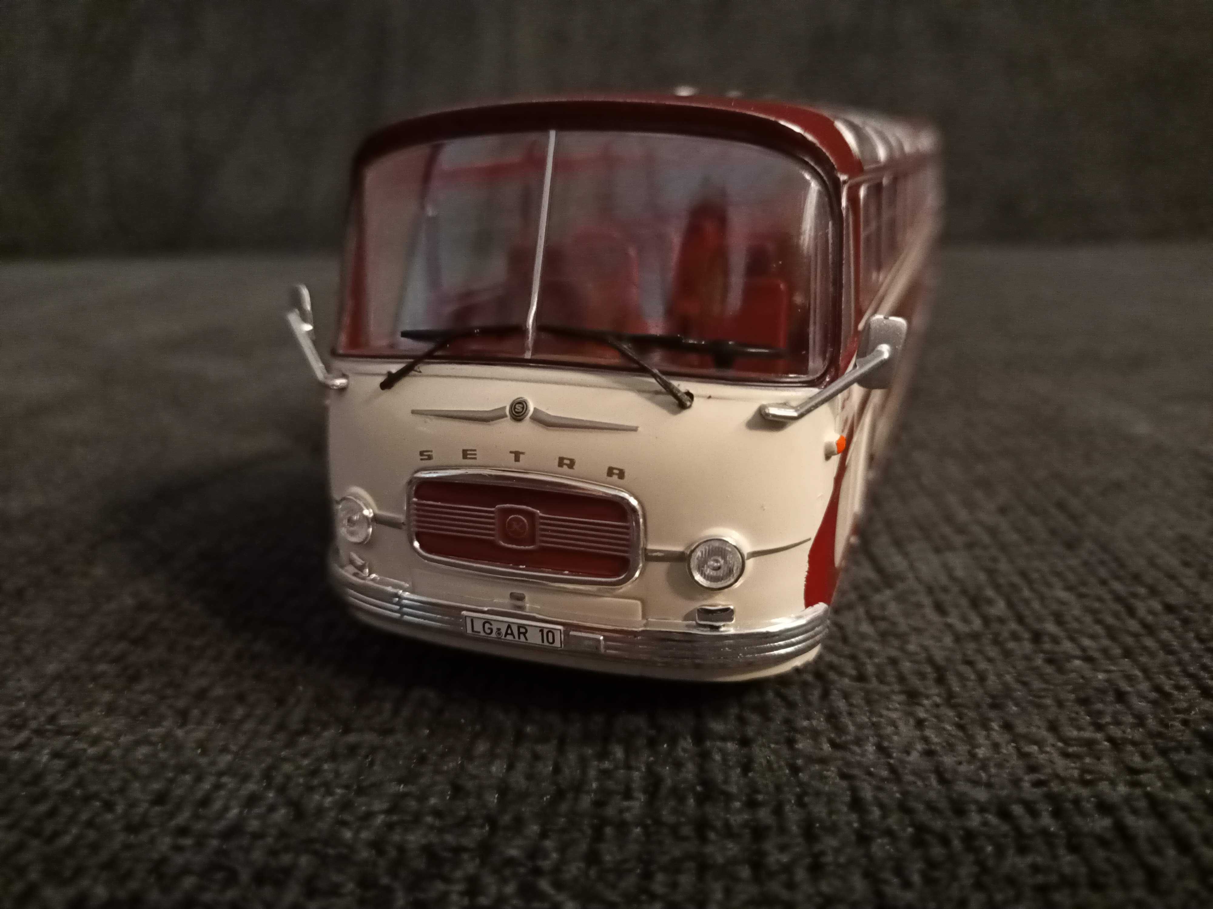 Автобус Сетра S 14 , на Hachette , мащаб 1:43 , нов в блистер