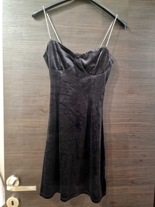 Малка черна рокля
