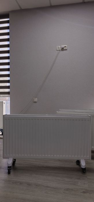 Гибридный радиатор работайт на токе и на ваде .