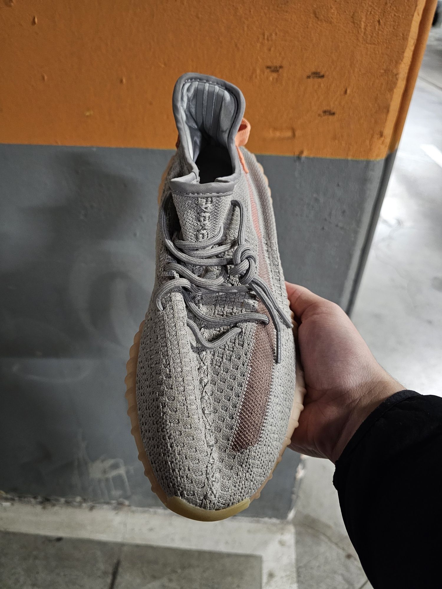 Adidasi yeezy 350v2
