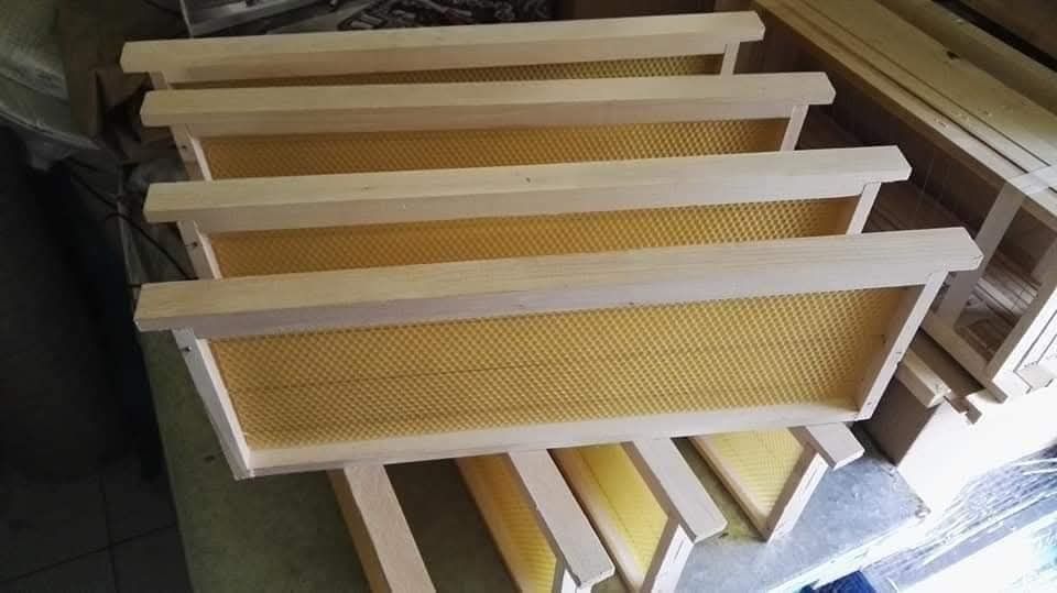 Пчелни прави и хофманови рамки обтелени с иноксова тел