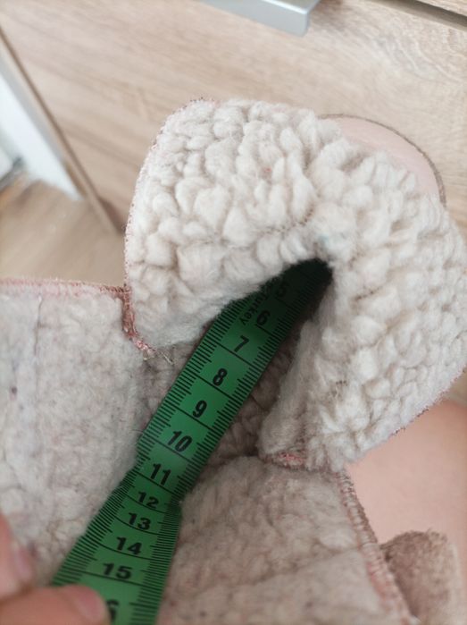 Ghetuțe îmblănite din piele