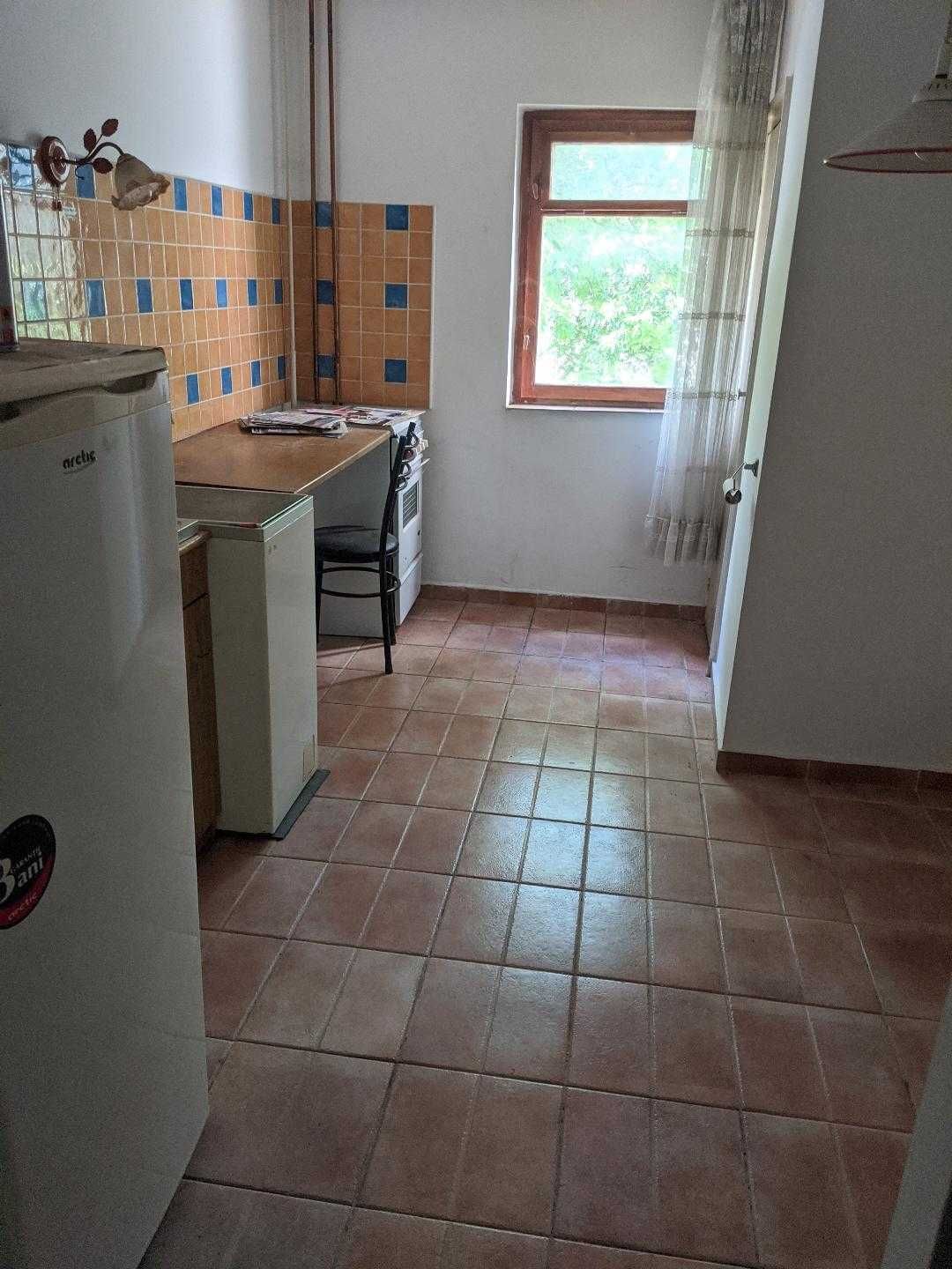 Apartament 2 camere, decomandat, zona Dorobanților, str. Viorerelor