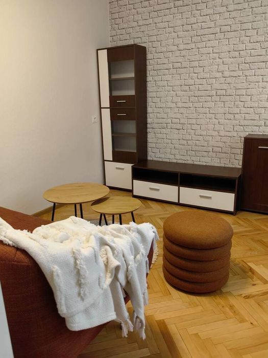 Дава се под наем Двустаен апартамент в Пловдив, Кършияка - 70 кв.м за 408 € - Снимка #2