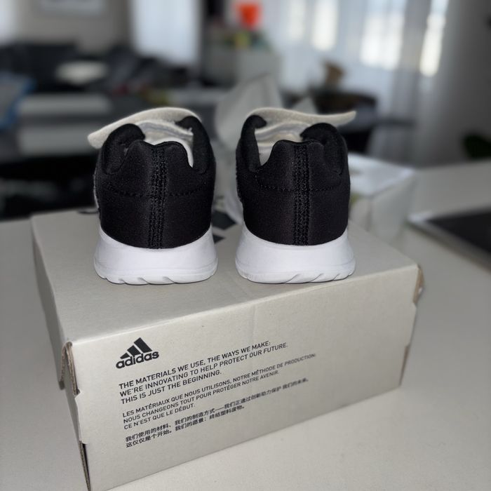 Маратонки Adidas  21 номер